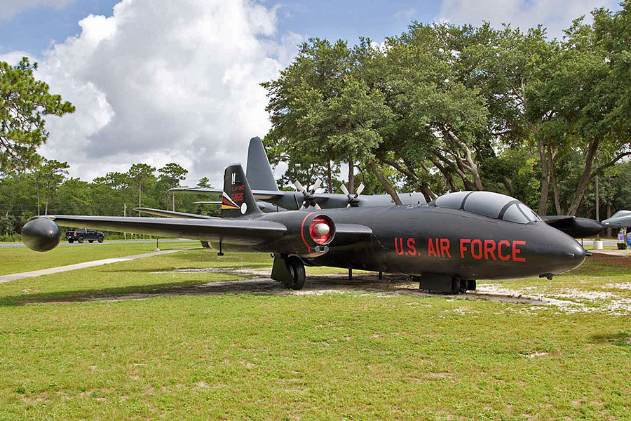 Martin B-57B/EB-57B / English Electric Canberra (52-1516)