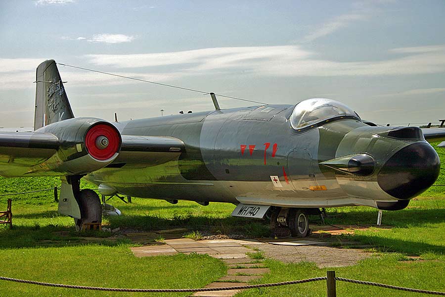 English Electric Canberra B.2/T.17 (WH740)