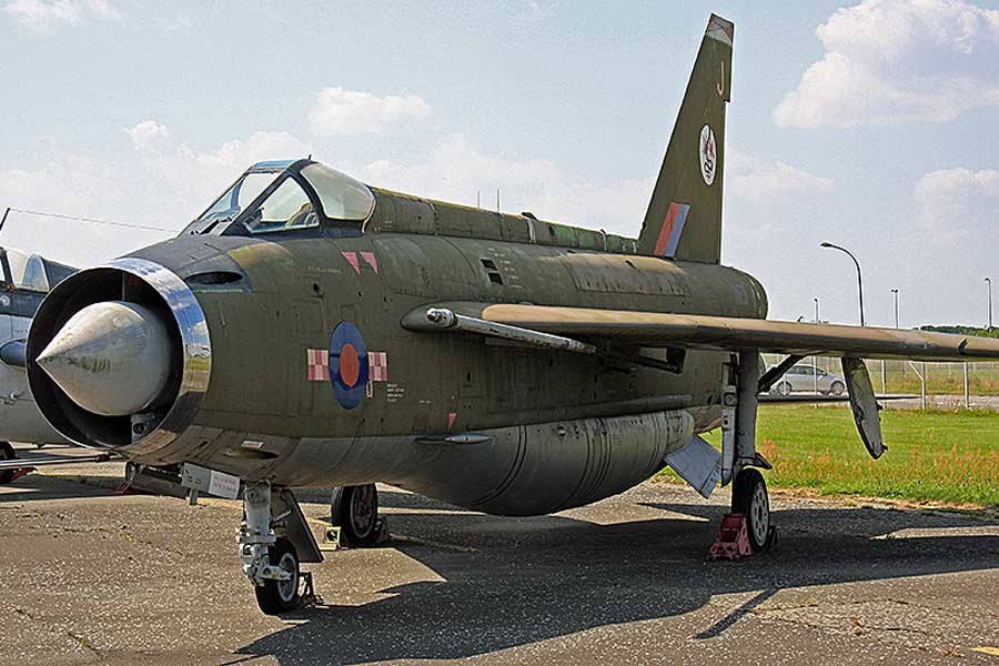 English Electric/BAC Lightning F.2/F.2A (XN730)