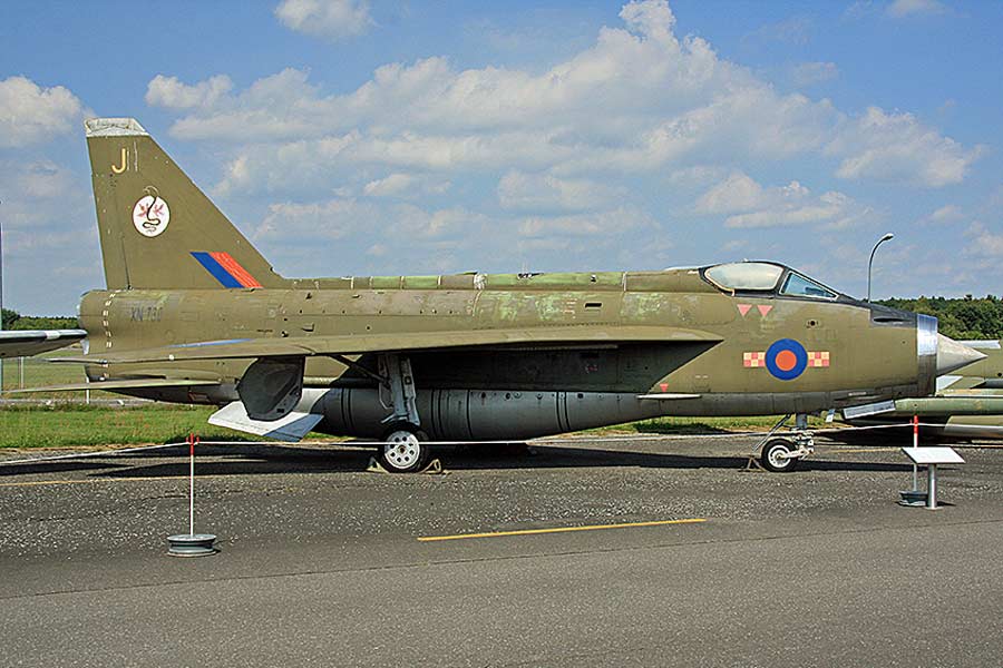 English Electric/BAC Lightning F.2/F.2A (XN730)