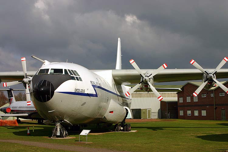 Short Belfast C.1 (XR731)