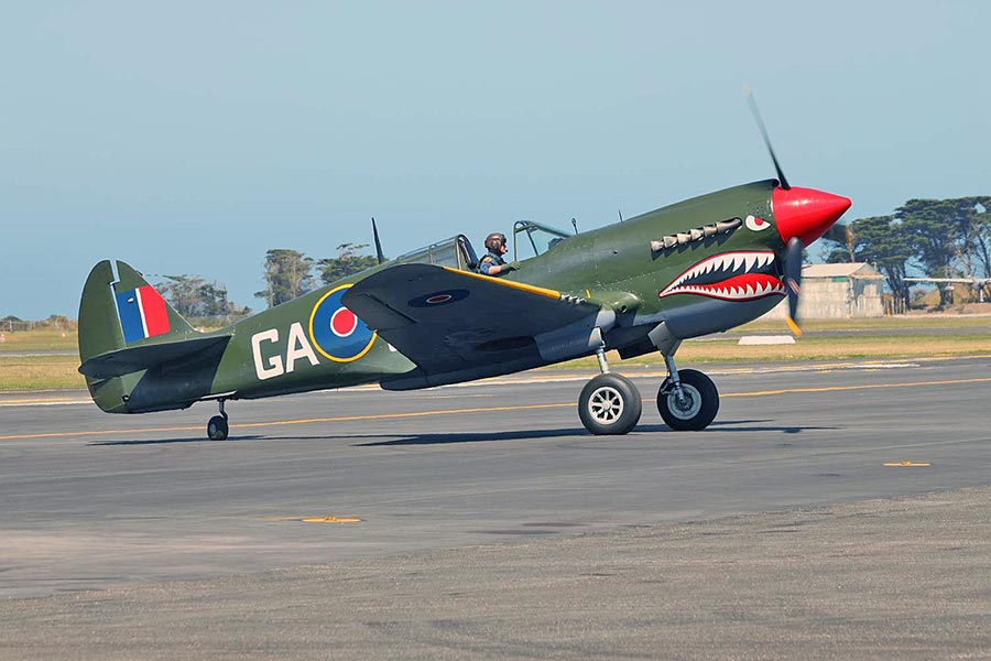 Kittyhawk IV [Curtiss P-40N] (42-104687)