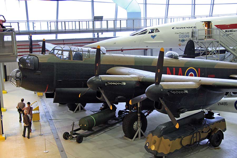 Avro Lancaster X&nbsp;(KB889)