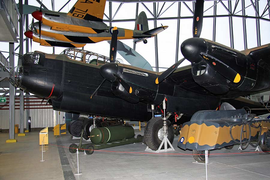 Avro Lancaster X&nbsp;(KB889)