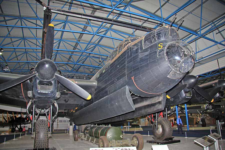 Avro Lancaster B.I (R5868)