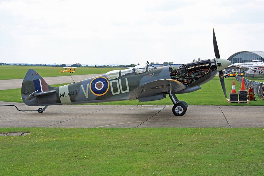 Supermarine Spitfire T Mk IXc (ML407)